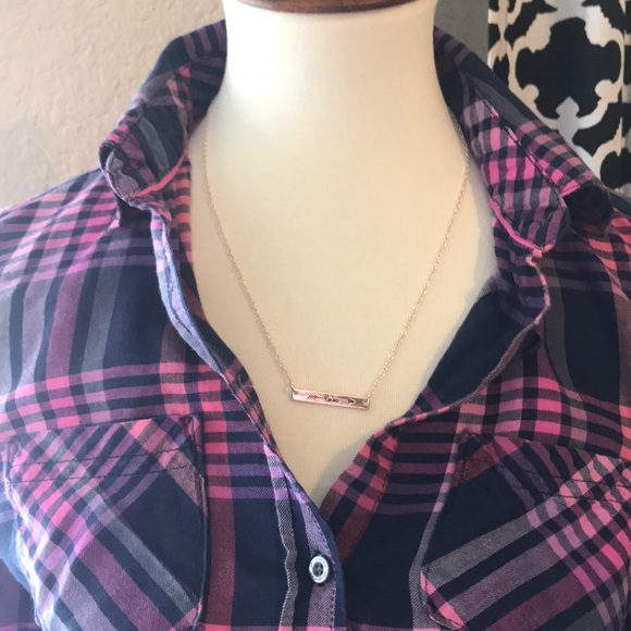 Dainty Rose gold colored love/arrow necklace - Picture 5 of 5